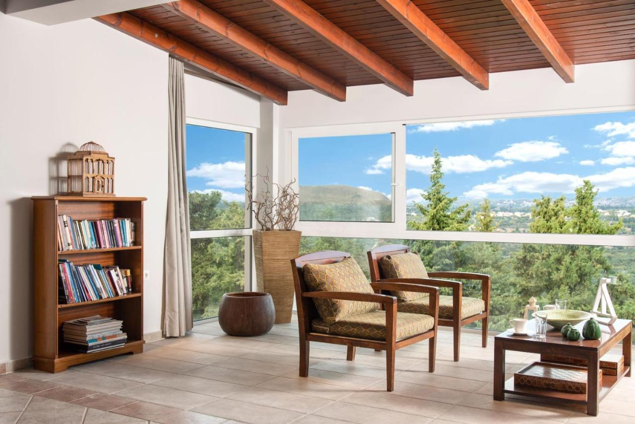 Chrysallis With Heated Pool Villa *