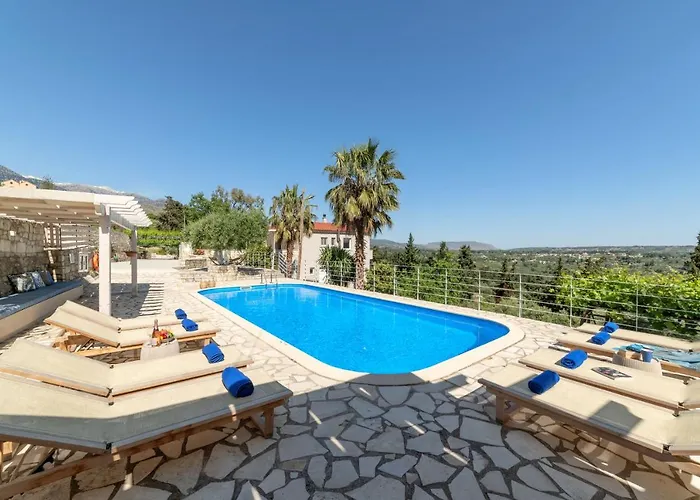 Villa Chrysallis With Heated Pool