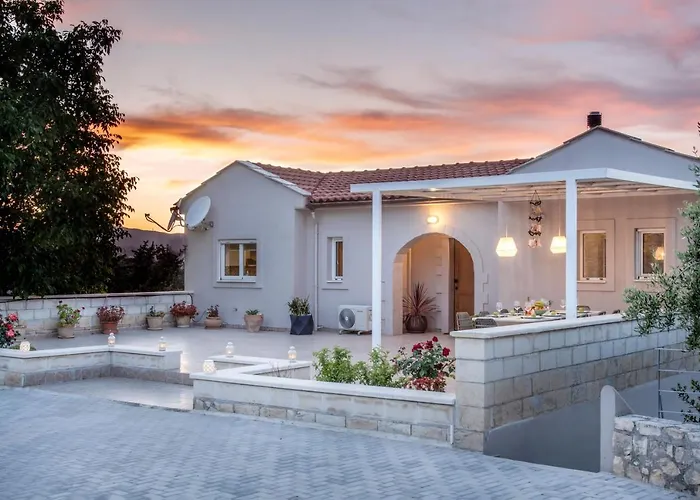 Villa Chrysallis With Heated Pool