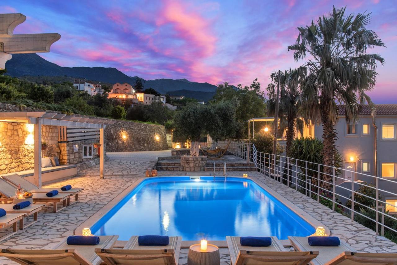 Chrysallis With Heated Pool Villa