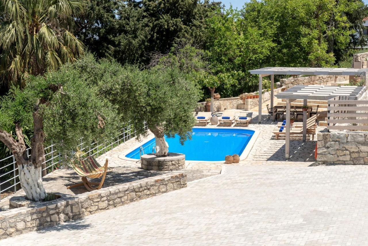 Villa Chrysallis With Heated Pool