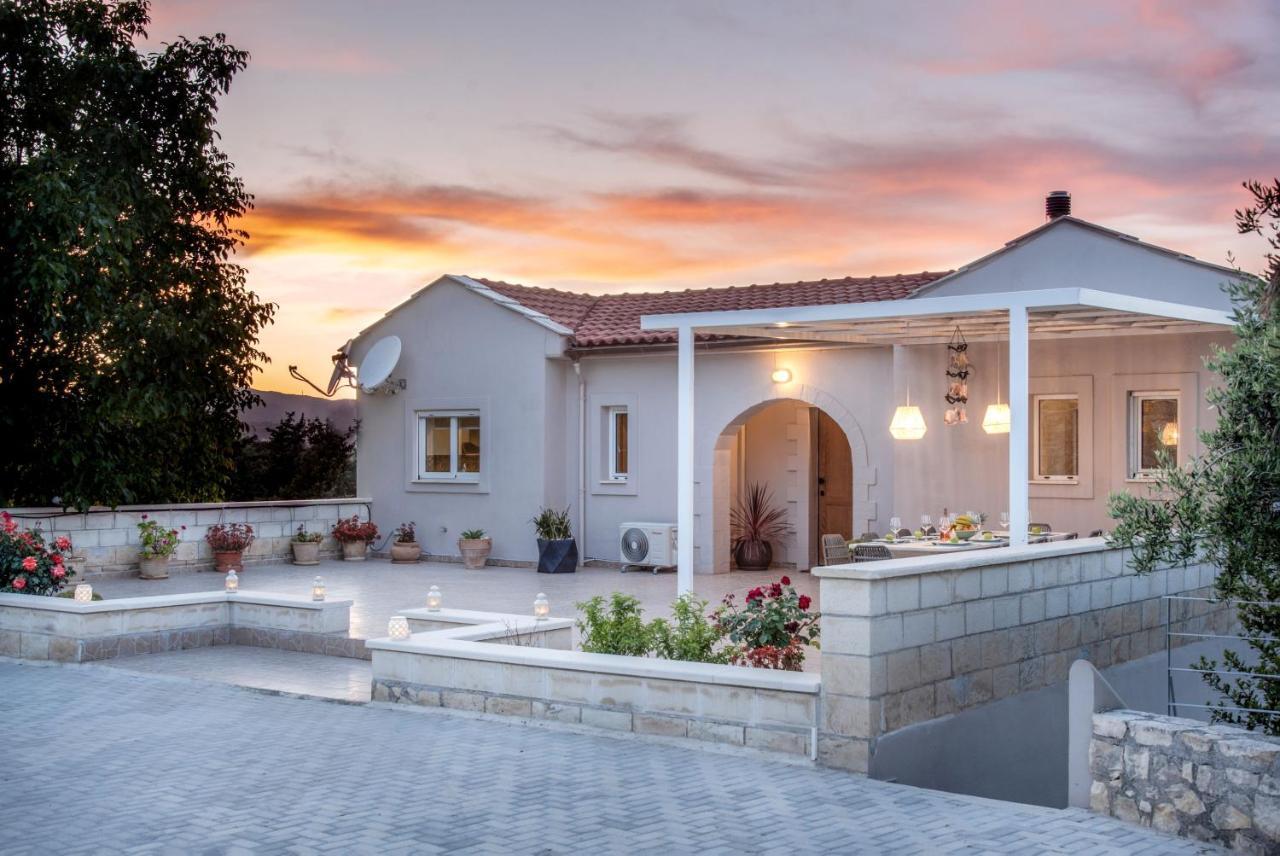 Chrysallis With Heated Pool Villa