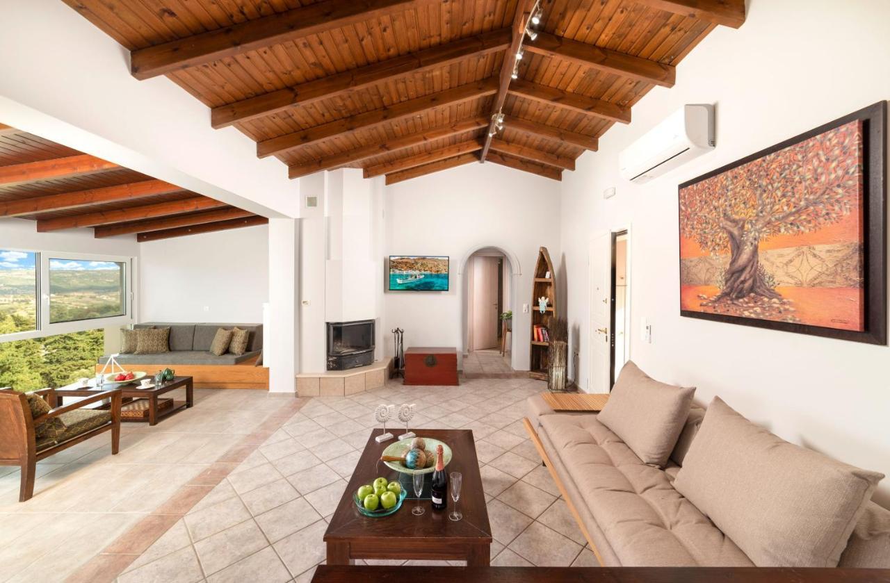 Chrysallis With Heated Pool Vila *